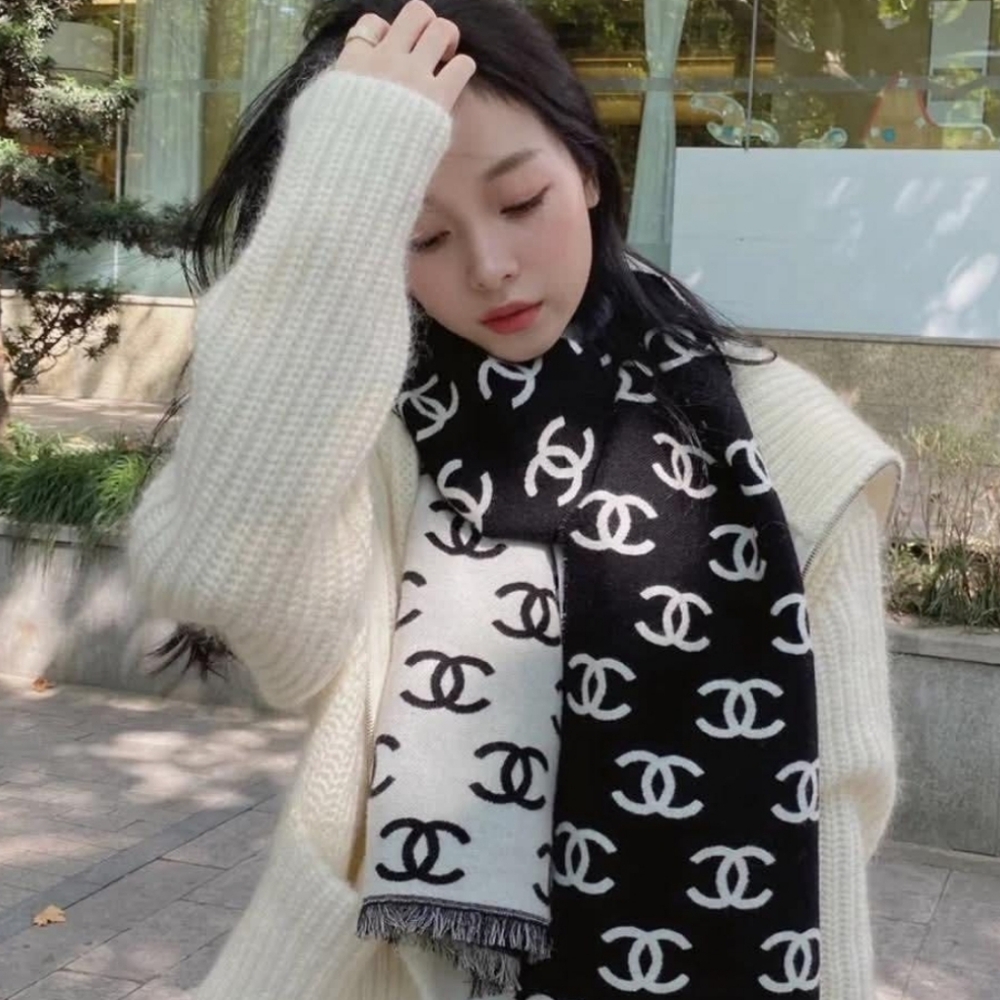 BNIB! Authenticated CHANEL CC Reversible Cashmere & Wool Scarf WRAP BLACK WHITE - Picture 4 of 16